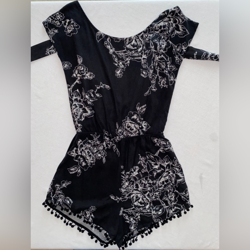 Shorts Romper - Picture 4 of 14